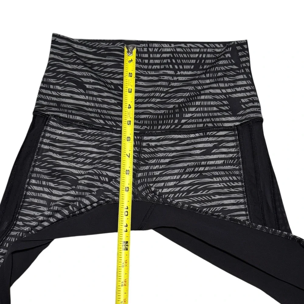 Lululemon Striped‎ Gray Black Zebra Legging Athletic Yoga Pants Women's 26 Waist